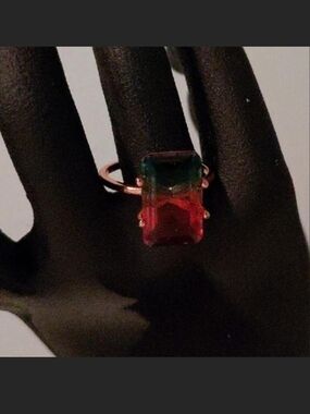 Source Unknown Rose Gold-Tone Ring with Green and Red Ombre Stone